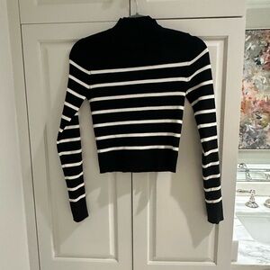 Long sleeve cropped top, size small